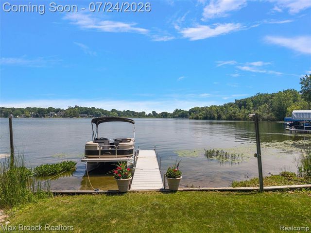 2445 Island View Drive, West Bloomfield, MI 48324