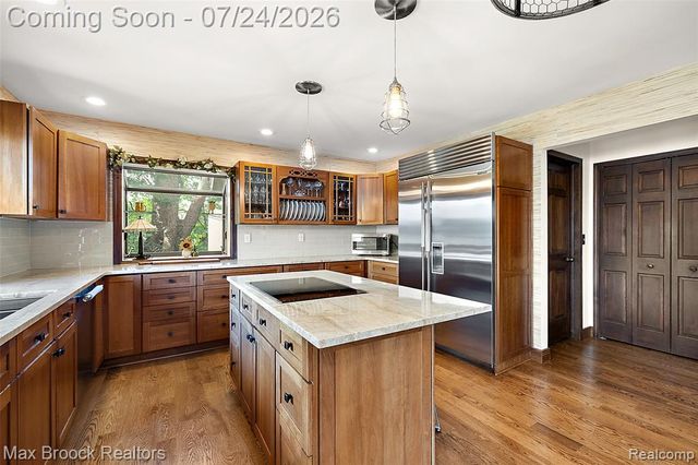 2445 Island View Drive, West Bloomfield, MI 48324