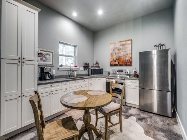 338 Saltgrass, Bandera, TX 78003