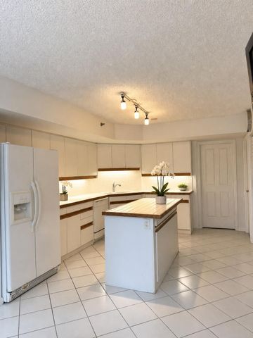 7567 Imperial Drive 202, Boca Raton, FL 33433
