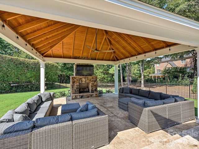 15034 Jockeys Ridge Drive, Charlotte, NC 28277