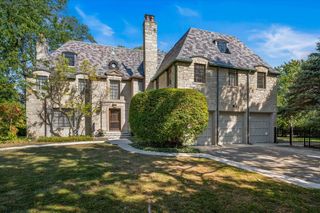 54 Kenilworth Avenue, Kenilworth, IL 60043