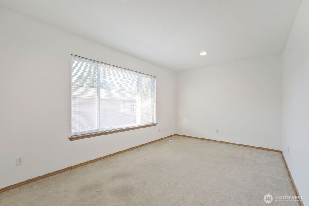 Image 17 of property listing at 9805 109th Street Ct SW, Lakewood, WA 98498