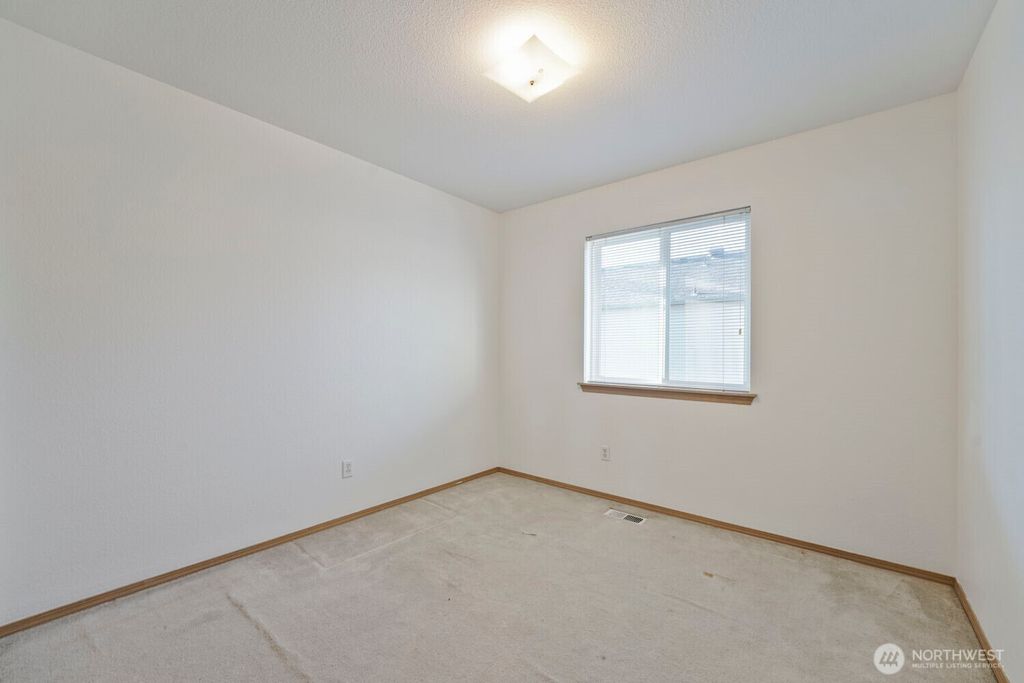 Image 19 of property listing at 9805 109th Street Ct SW, Lakewood, WA 98498