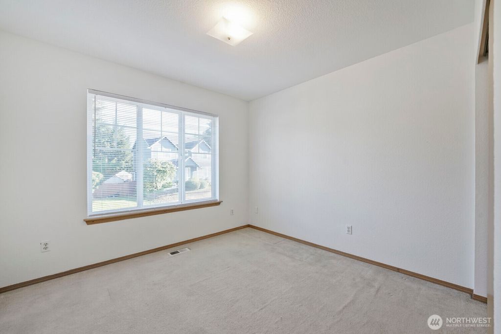 Image 20 of property listing at 9805 109th Street Ct SW, Lakewood, WA 98498