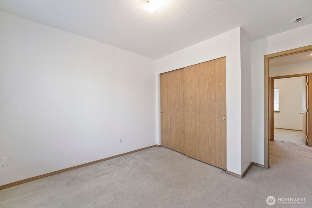 Image 21 of property listing at 9805 109th Street Ct SW, Lakewood, WA 98498