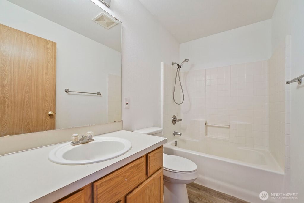 Image 22 of property listing at 9805 109th Street Ct SW, Lakewood, WA 98498