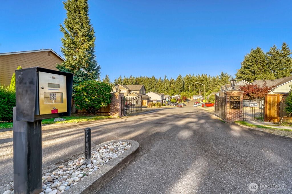 Image 24 of property listing at 9805 109th Street Ct SW, Lakewood, WA 98498
