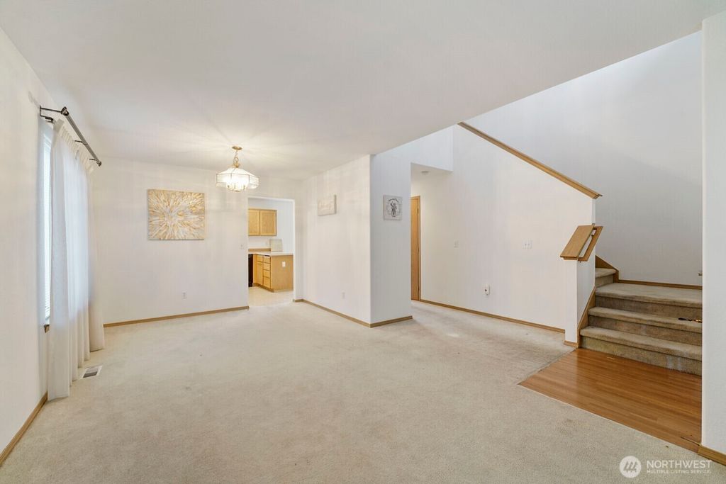 Image 4 of property listing at 9805 109th Street Ct SW, Lakewood, WA 98498