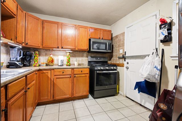 1615 Barlow Avenue, Dallas, TX 75224