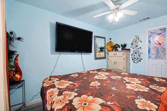 1615 Barlow Avenue, Dallas, TX 75224