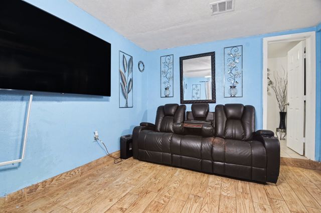 1615 Barlow Avenue, Dallas, TX 75224