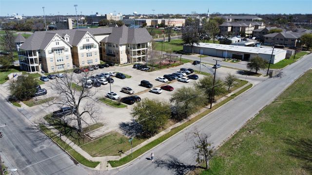 512 N Willow Street, Sherman, TX 75090