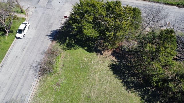 512 N Willow Street, Sherman, TX 75090