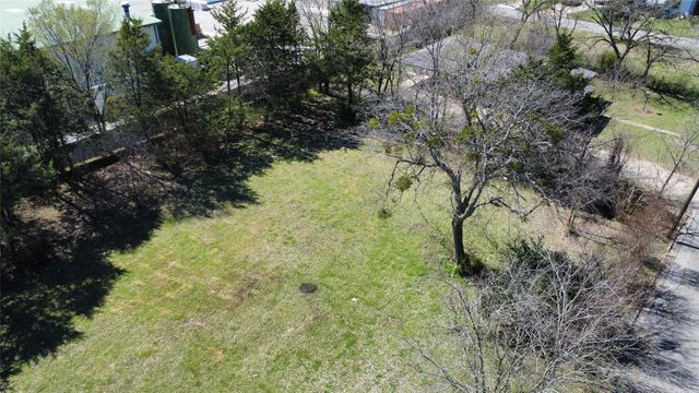 512 N Willow Street, Sherman, TX 75090