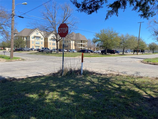 512 N Willow Street, Sherman, TX 75090