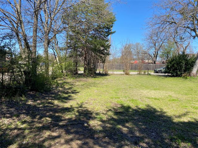 512 N Willow Street, Sherman, TX 75090