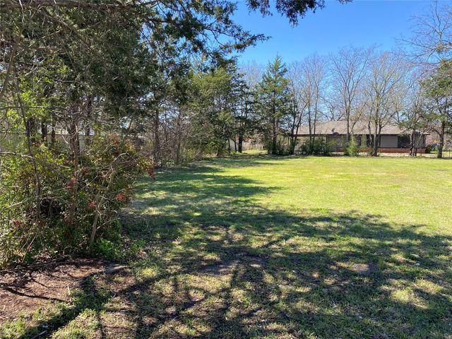 512 N Willow Street, Sherman, TX 75090