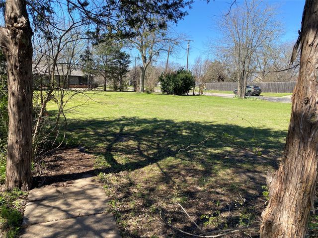 512 N Willow Street, Sherman, TX 75090