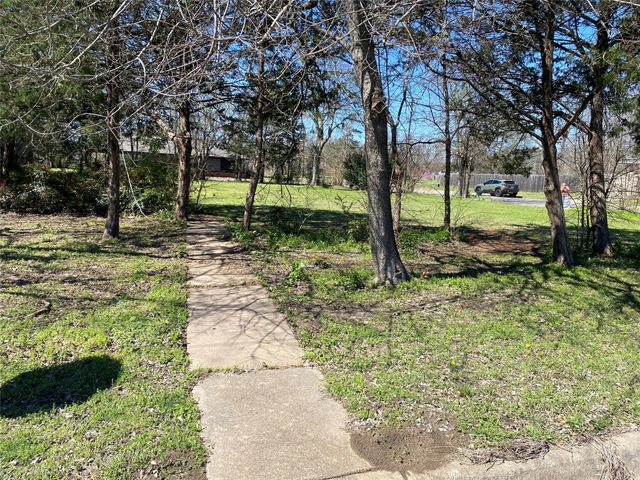 512 N Willow Street, Sherman, TX 75090