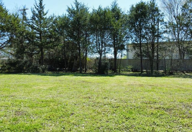 512 N Willow Street, Sherman, TX 75090