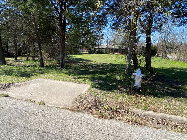 512 N Willow Street, Sherman, TX 75090