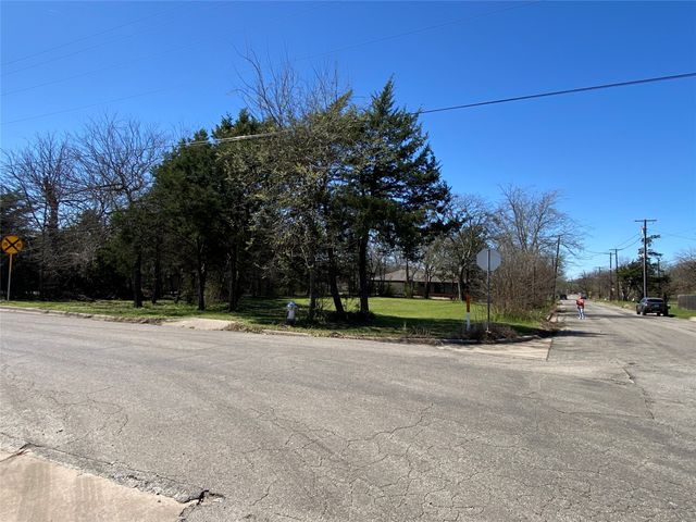 512 N Willow Street, Sherman, TX 75090