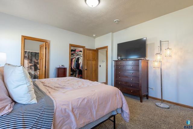 4430 W Shipton St Street, Sioux Falls, SD 57108