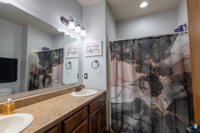 4430 W Shipton St Street, Sioux Falls, SD 57108