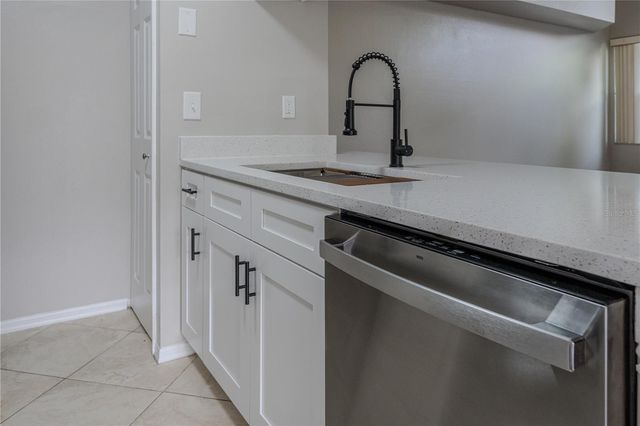 5004 LAGUNA BAY CIRCLE 48, Kissimmee, FL 34746