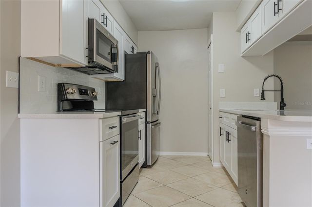 5004 LAGUNA BAY CIRCLE 48, Kissimmee, FL 34746