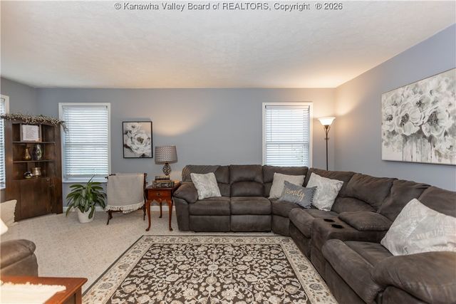 44 Shannon Drive, Hurricane, WV 25526