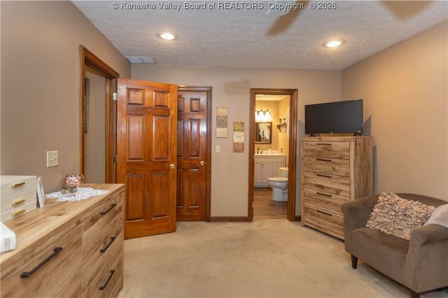 44 Shannon Drive, Hurricane, WV 25526