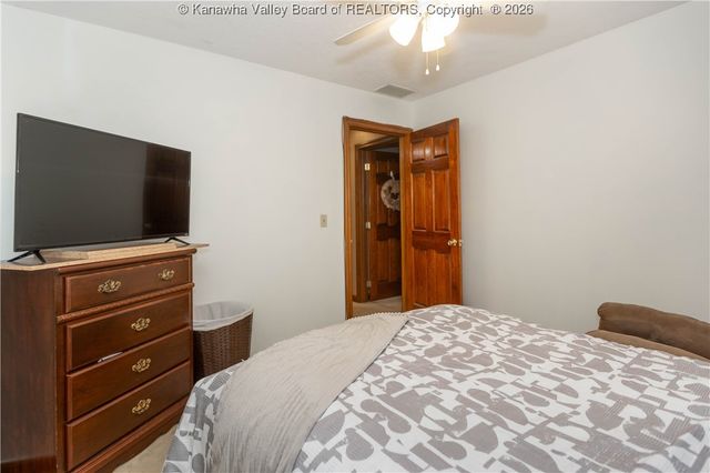 44 Shannon Drive, Hurricane, WV 25526