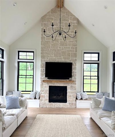 47 Woodcrest Drive, Ladue, MO 63124