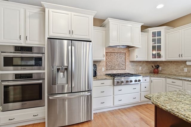 25 Pondview Dr, East Longmeadow, MA 01028