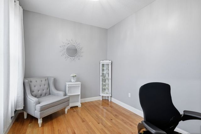 25 Pondview Dr, East Longmeadow, MA 01028