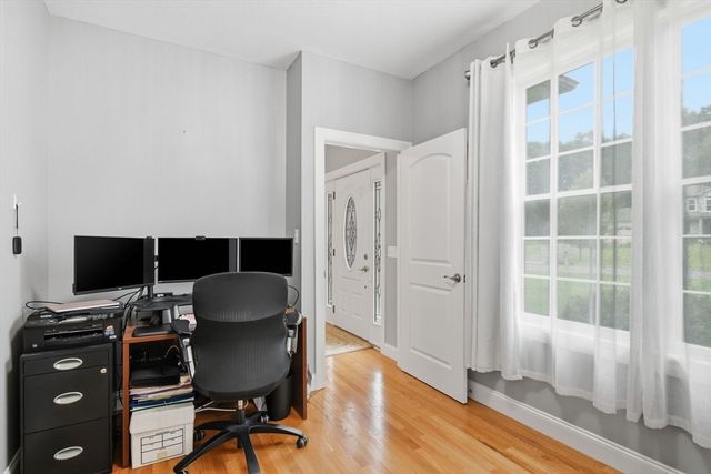 25 Pondview Dr, East Longmeadow, MA 01028