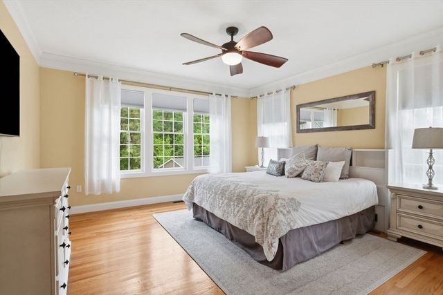 25 Pondview Dr, East Longmeadow, MA 01028