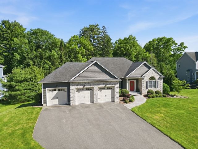 25 Pondview Dr, East Longmeadow, MA 01028