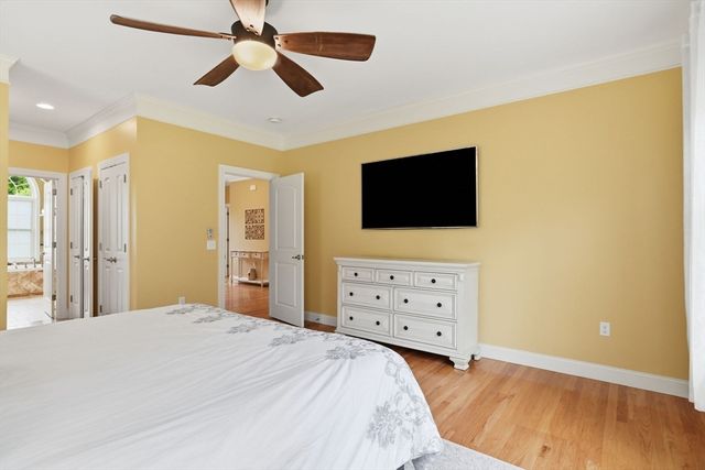 25 Pondview Dr, East Longmeadow, MA 01028