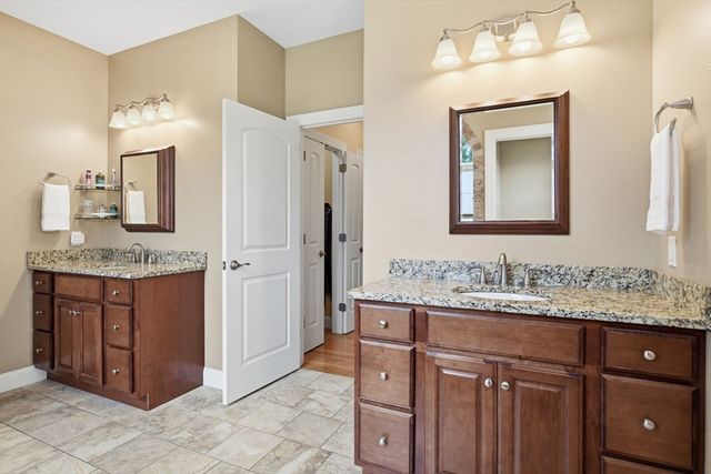 25 Pondview Dr, East Longmeadow, MA 01028