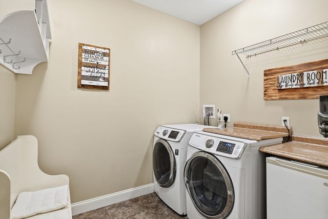 25 Pondview Dr, East Longmeadow, MA 01028