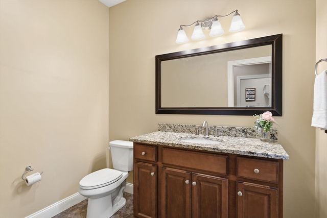 25 Pondview Dr, East Longmeadow, MA 01028