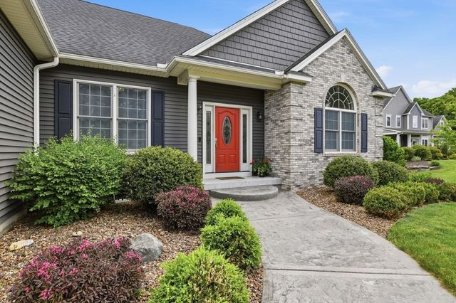 25 Pondview Dr, East Longmeadow, MA 01028