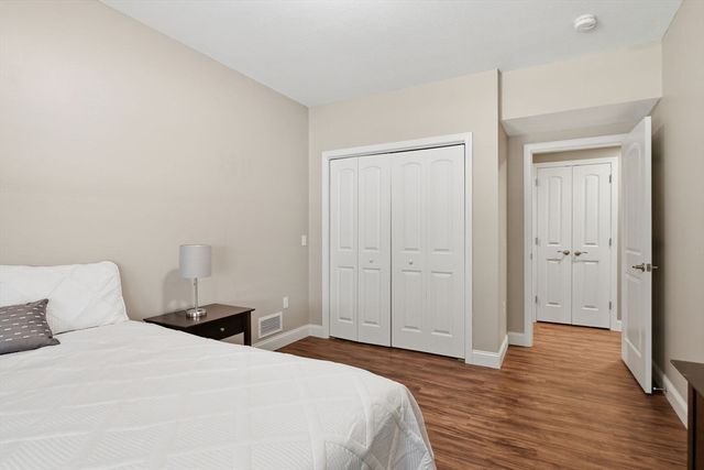 25 Pondview Dr, East Longmeadow, MA 01028