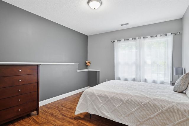 25 Pondview Dr, East Longmeadow, MA 01028