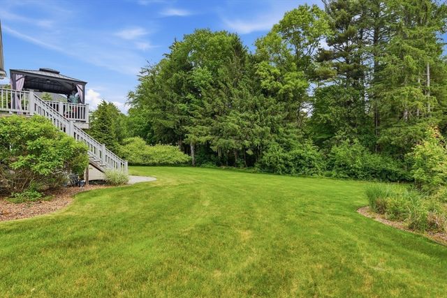 25 Pondview Dr, East Longmeadow, MA 01028