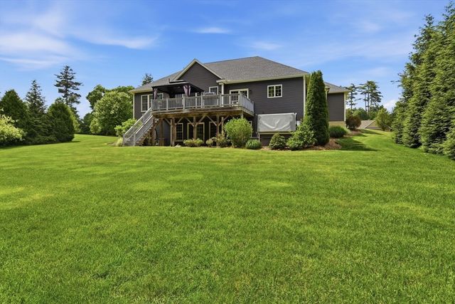 25 Pondview Dr, East Longmeadow, MA 01028