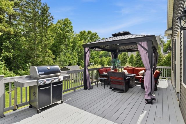 25 Pondview Dr, East Longmeadow, MA 01028